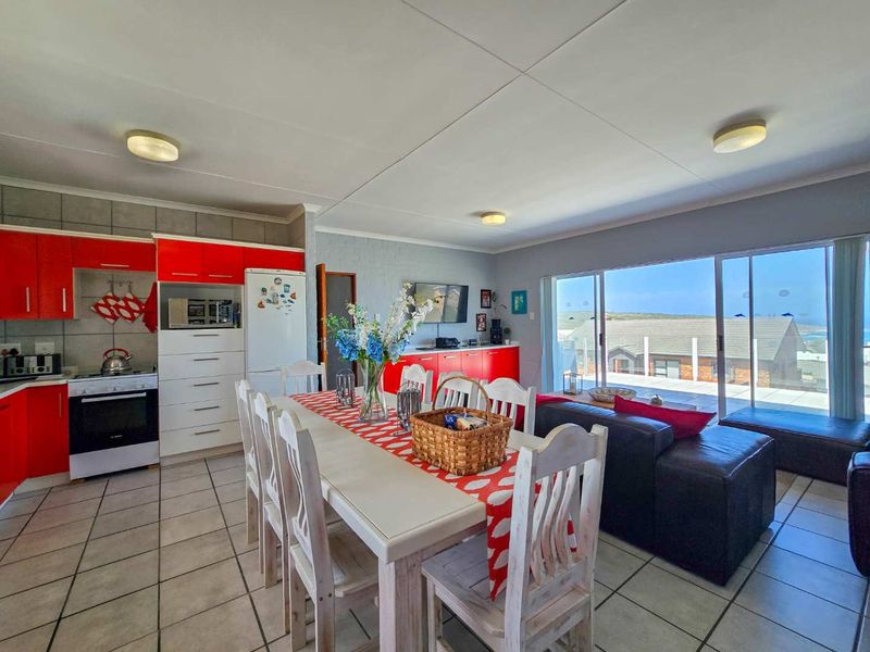 Four bedroom family home for sale in Jongensfontein. - Photo 10