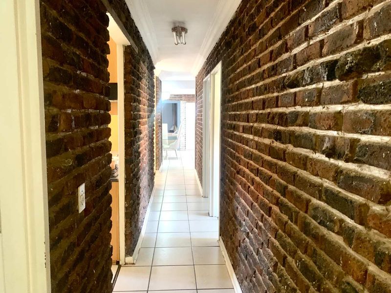 Exquisite Family Home with a Potential Flatlet in Fauna - Photo 7