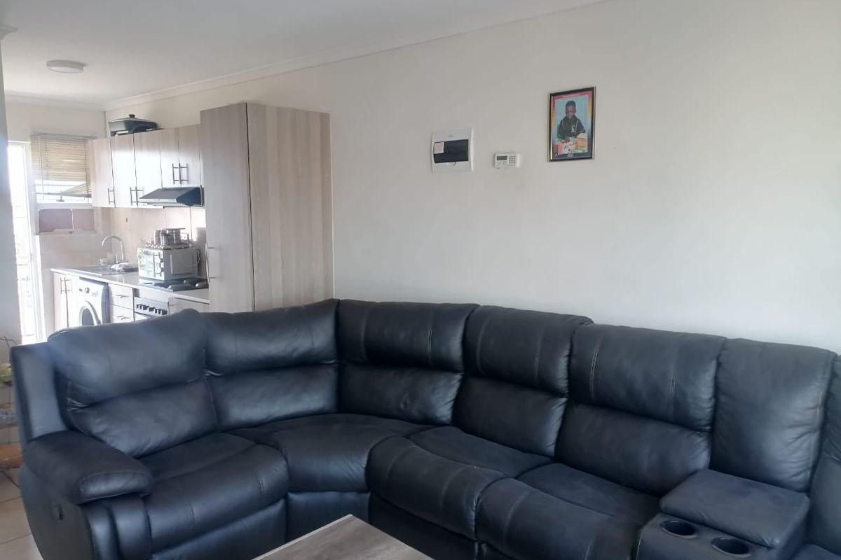 Modern 2 Bedroom Apartment - Photo 3
