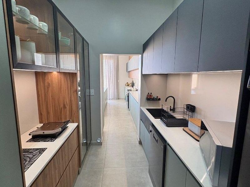 stylish 5 bedrooms Townhouse to Rent in Dolphin Beach - Photo 7