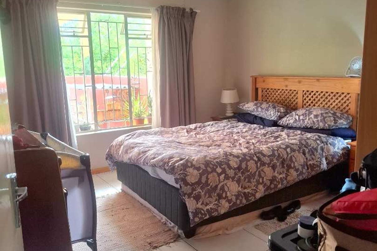 LOVELY ONE LEVEL UNIT IN A SECURE COMPLEX. - Photo 5