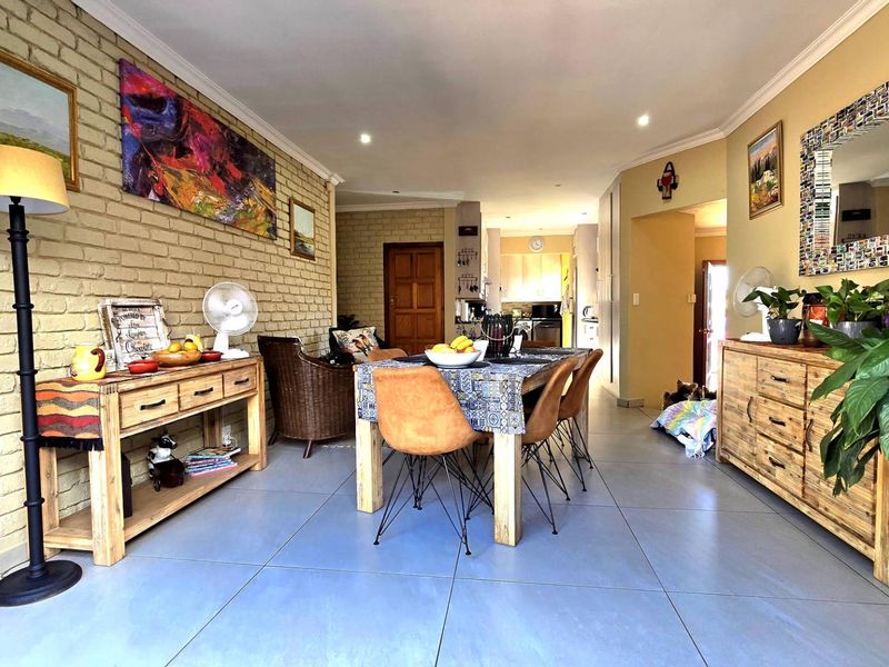 Spacious 4 Bedroom House for Sale in Brackenhurst - Photo 10