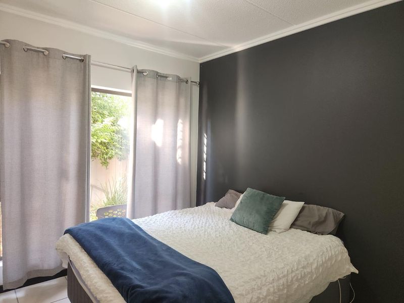 1 Bedroom Apartment with Private Garden in Secure Lonehill Estate - Photo 4