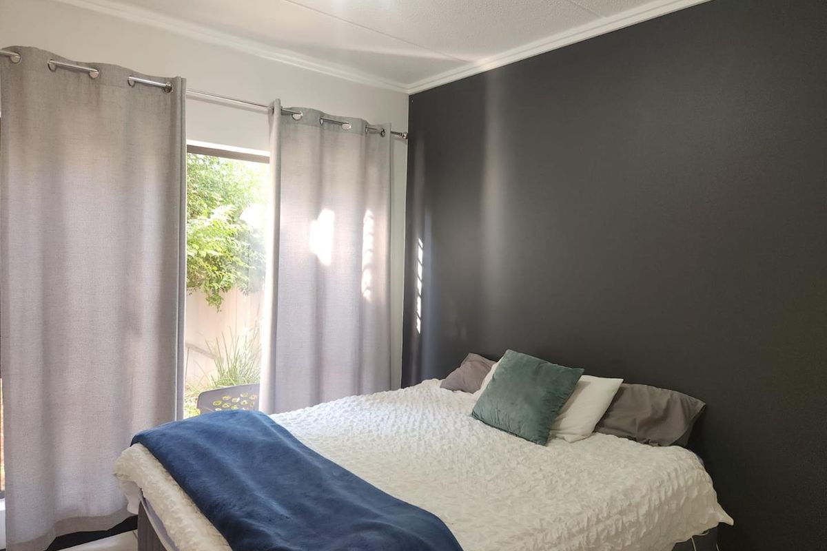 1 Bedroom Apartment with Private Garden in Secure Lonehill Estate - Photo 4