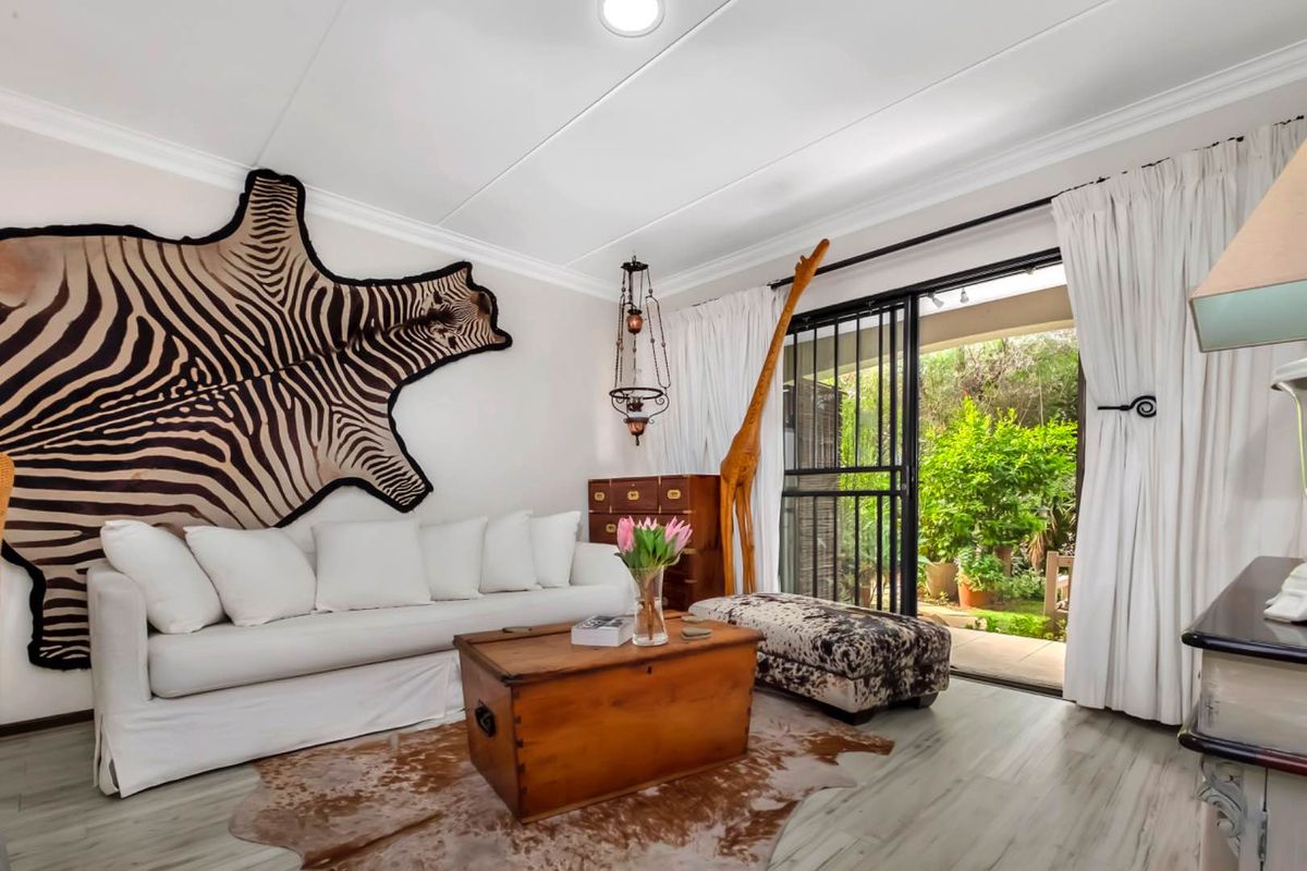 DELIGHTFUL GROUND FLOOR APARTMENT -IN A FABULOUS BROADACRES LOCATION - Photo 3