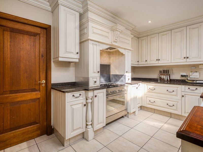 SPACIOUS 3 BED 3 BATH IN DAINFERN RIDGE - Photo 6