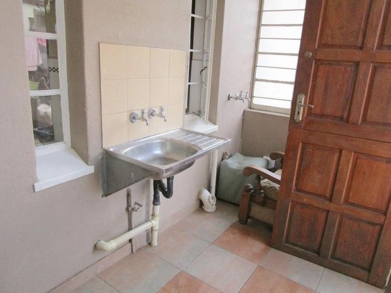 4 Bedroom House For Sale in Bezuidenhout Valley! - Photo 2