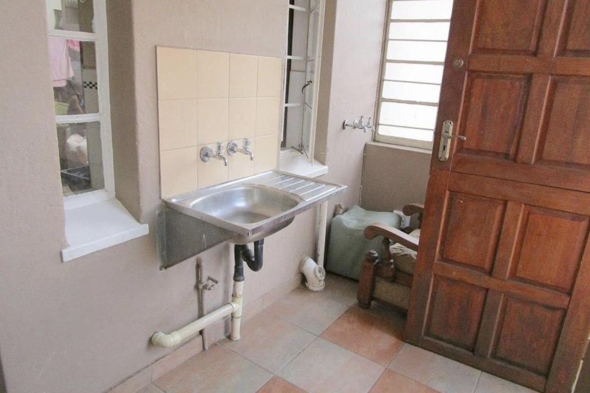 4 Bedroom House For Sale in Bezuidenhout Valley! - Photo 2