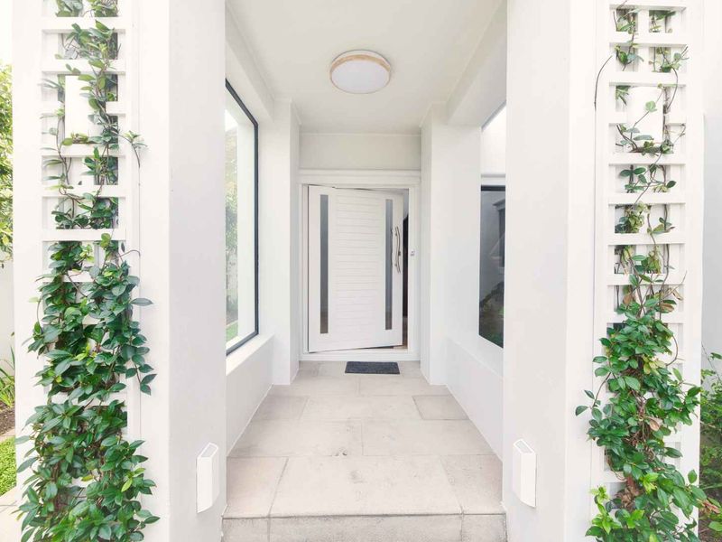 MAGNIFICENT PROPERTY IN HERMANUS HEIGHTS - Photo 9