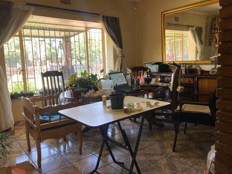 Stunning Family Home in Boomed off Area - Photo 5