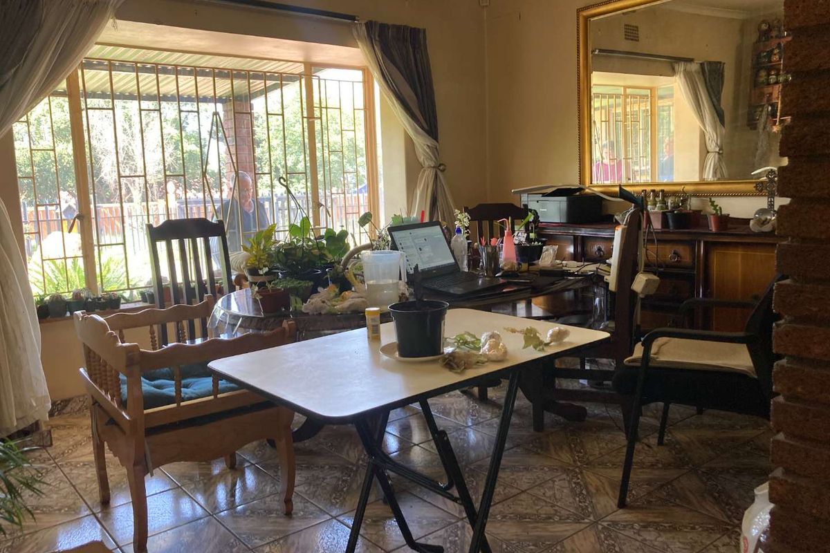 Stunning Family Home in Boomed off Area - Photo 5