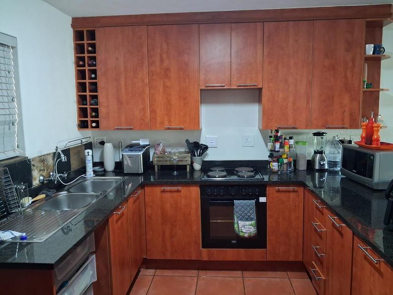 Two bedroom Unit for rent In Hillside Manor - Photo 6