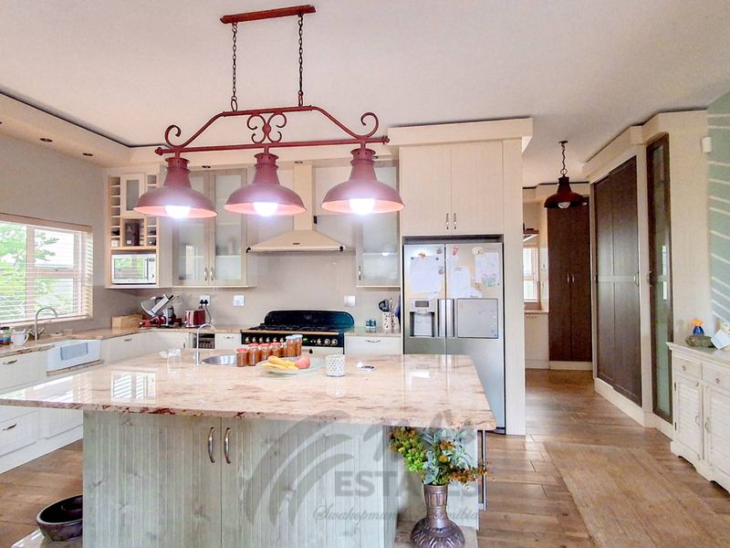 Luxurious Furnished Home For Sale in Waterfront, Swakopmund - Photo 4