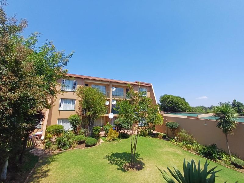 2 bedroom apartment in safe complex - Photo 1