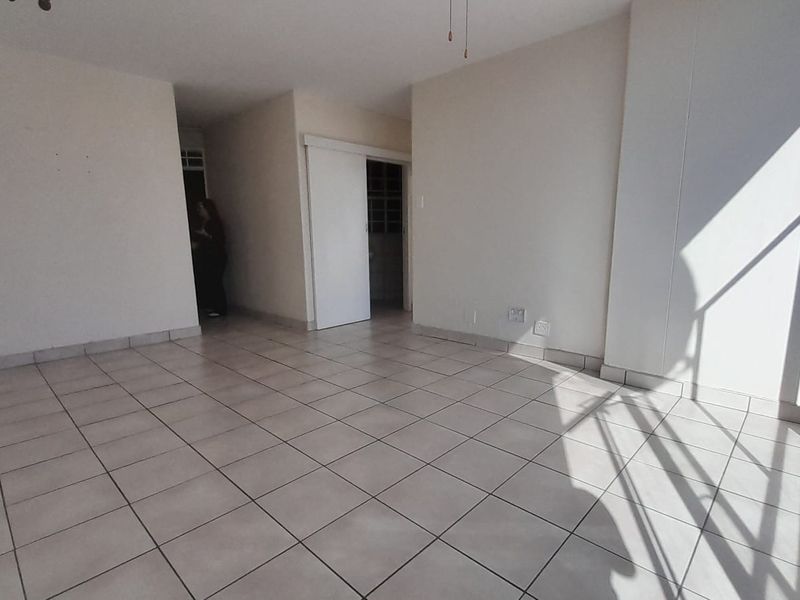 First Floor Apartment - Photo 2