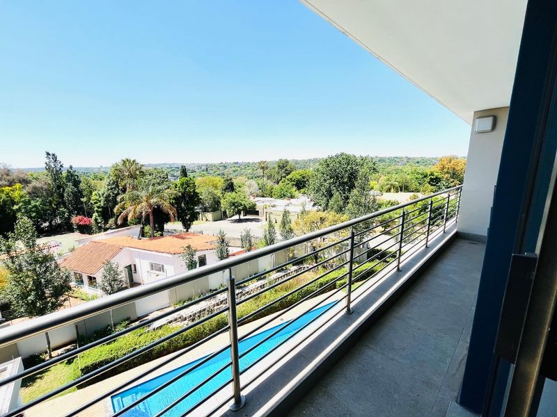 Turnkey Luxury Living with Top-Tier Convenience - Photo 10