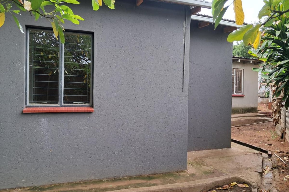 Three Bedroom House for rent - Photo 2