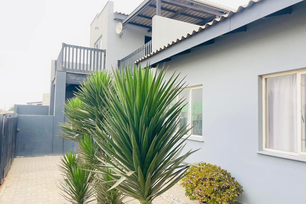 2 Bedroom house & 3 Flats for sale in Tamariskia, Swakopmund. - Photo 4