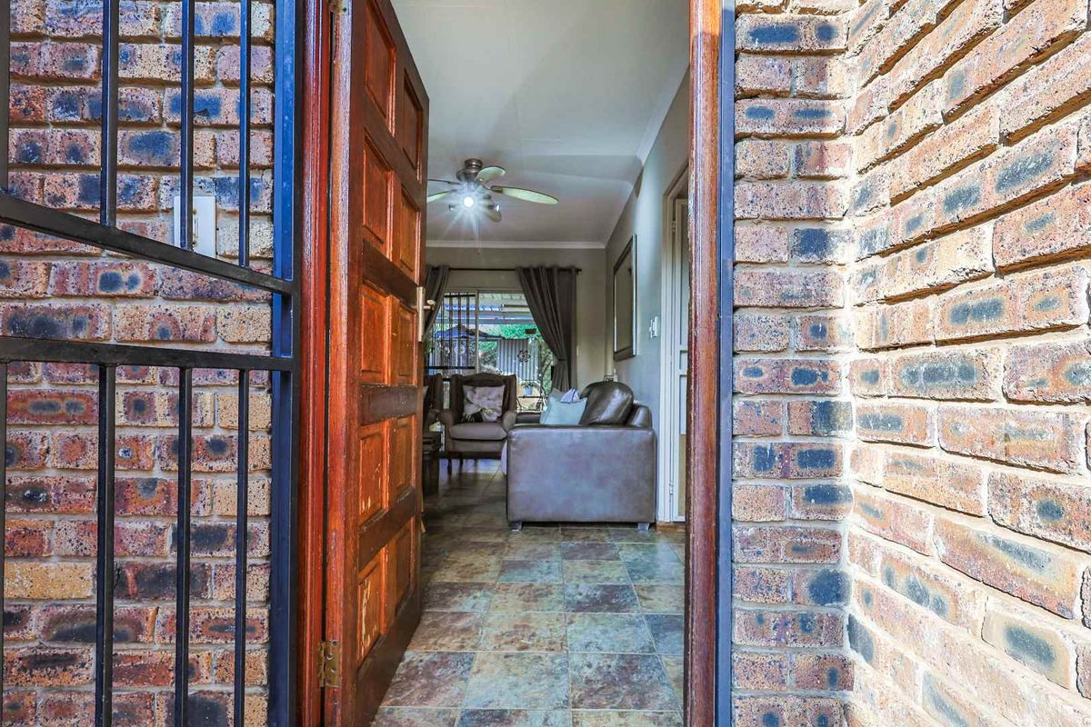 CHARMING TWO-BEDROOM DUET – COMFORTABLE LIVING IN THE HEART OF ELARDUSPARK - Photo 3