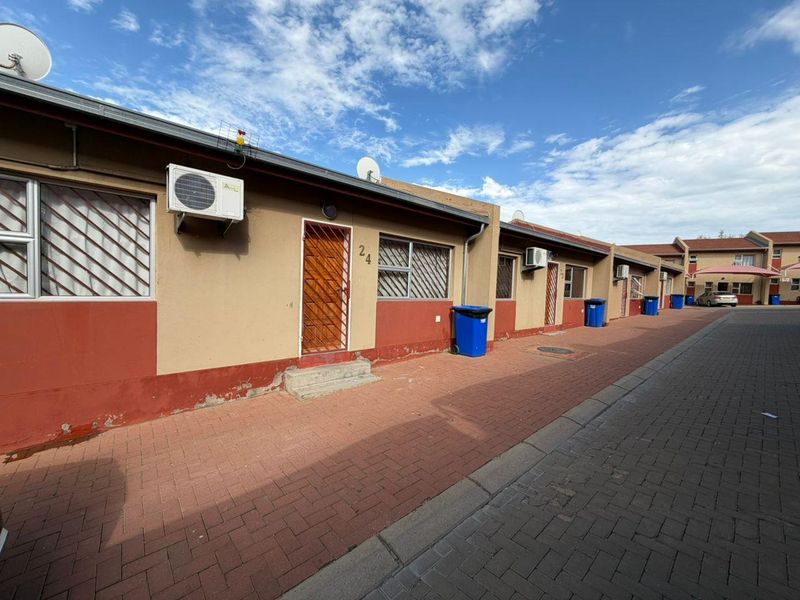 2 Bedroom Flat For Sale - Peneyambeko Court - Photo 2