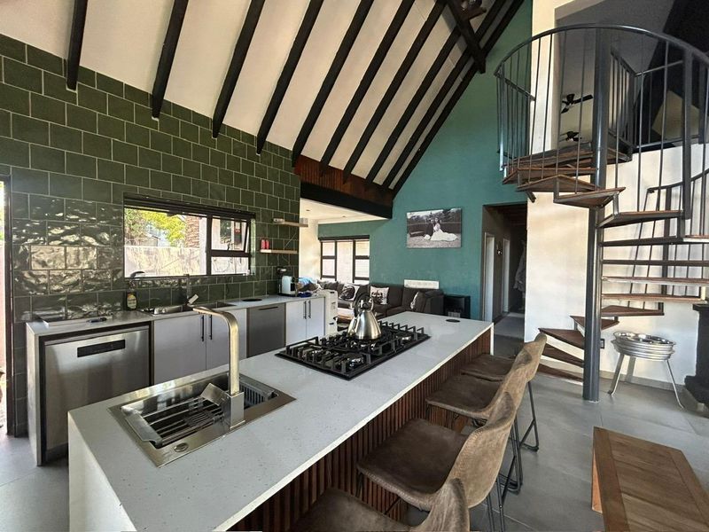 Modern 4 Bedroomed Home With Spacious 2 Bedroomed Flatlet & Pool. - Photo 10