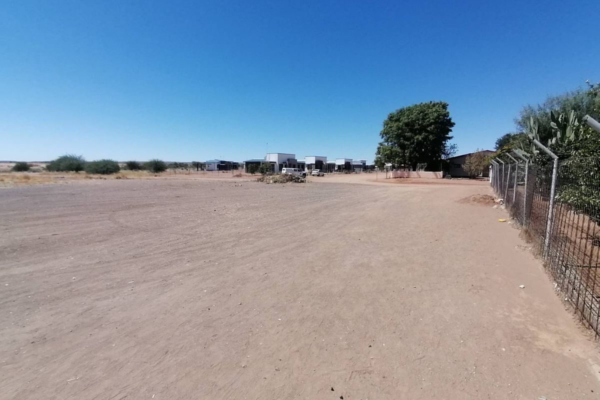 WELL-LOCATED LARGE RESIDENTIAL ERF FOR SALE IN MARIENTAL - Photo 3