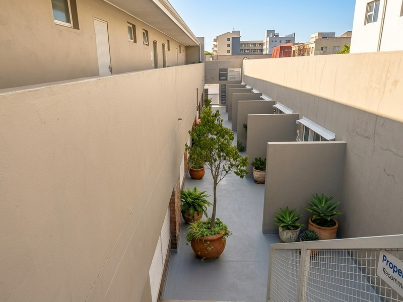 Modern Studio Apartment in the Heart of Maboneng – Ideal for First-Time Buyers or Investors - Photo 3