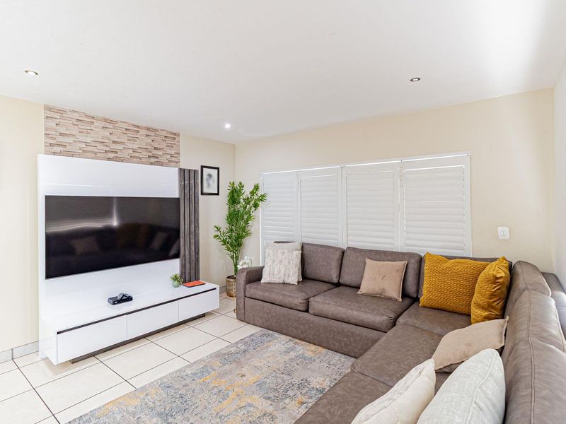 Modern Luxury Meets Secure Estate Living in the Heart of Ferndale - Photo 8