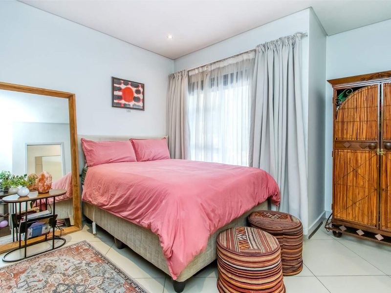 Stylish 3 Bedroom Townhouse in Edenburg,Rivonia - Photo 10