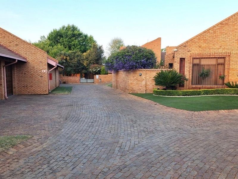 Welcome Home! The Perfect Townhouse for Newlyweds or Those Ready to Downsize - Photo 2