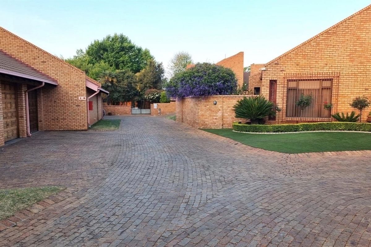 Welcome Home! The Perfect Townhouse for Newlyweds or Those Ready to Downsize - Photo 2