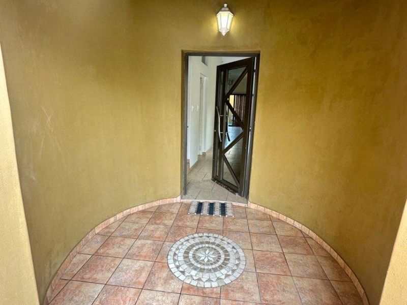 4 Bedrooms House For Sale in Long Beach - Photo 2