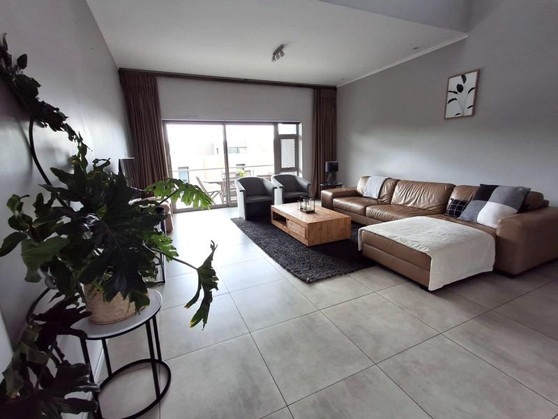 FURNISHED 3 Bedroom Apartment in OAKLANDS - Photo 2