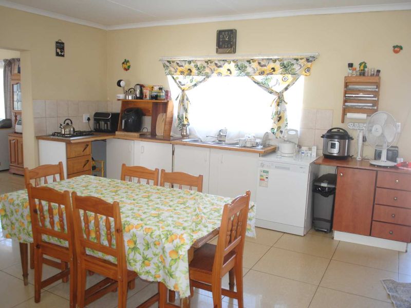 Feast your eyes on this neat and spacious farmhouse featuring modern interior finishes throughout - Photo 8