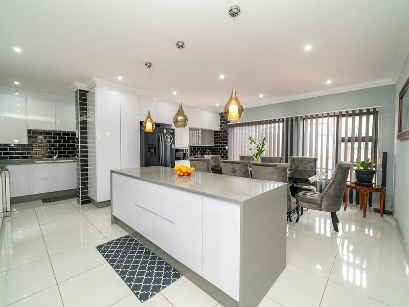 4 bedroom home for sale in helderwyk estate - Photo 4