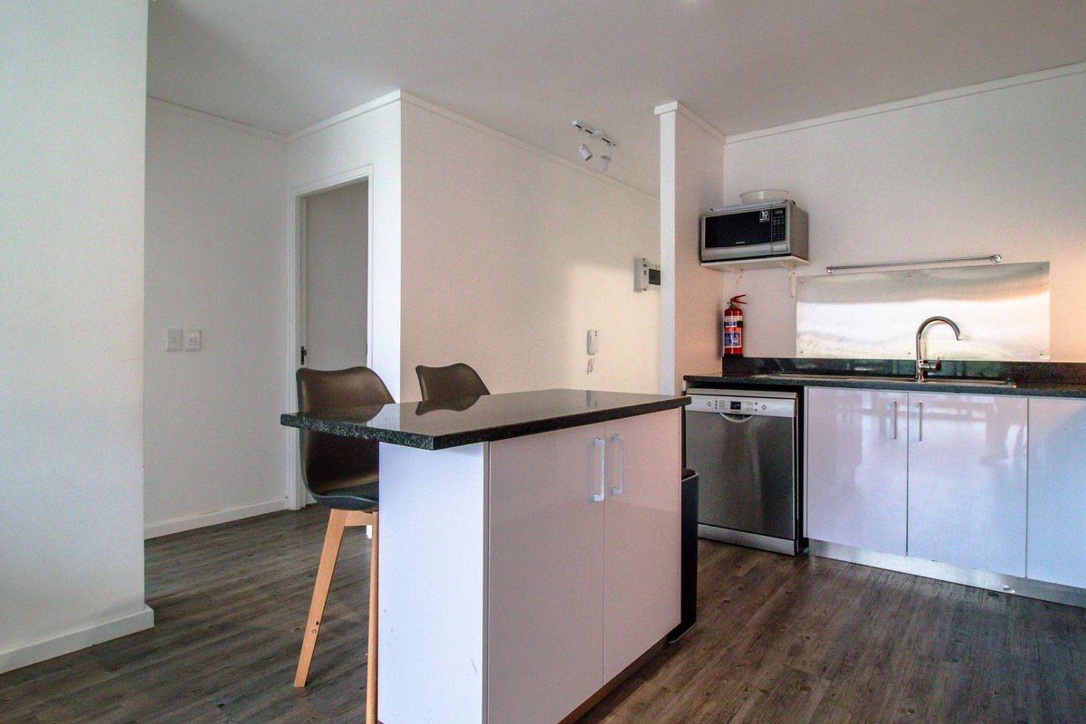 Further Reduced: Fully Furnished Investment Dream. - Photo 5