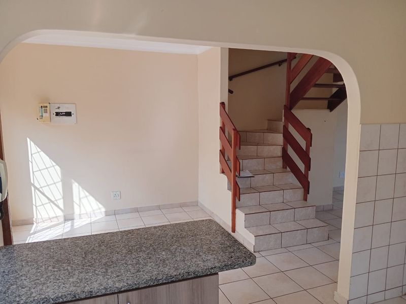 Stylish 3-Bedroom Duplex in the Heart of Empangeni Central! - Photo 3