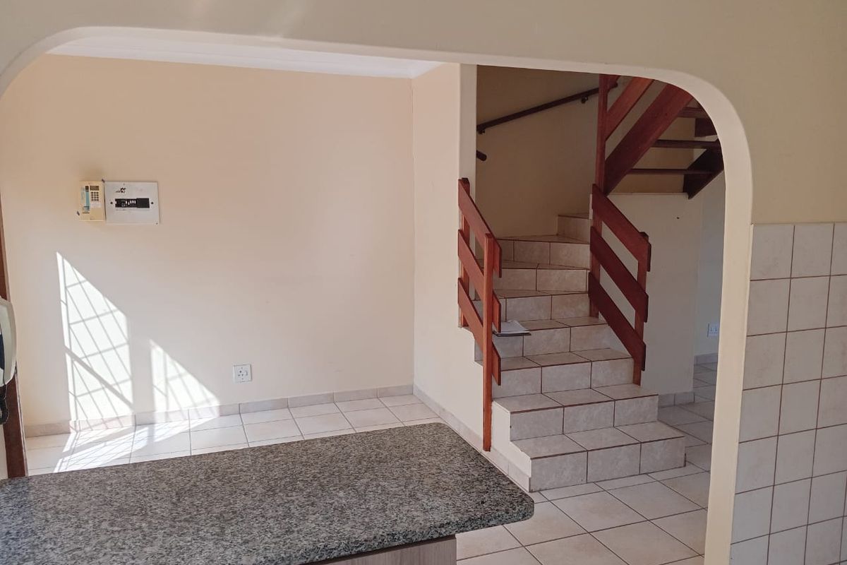 Stylish 3-Bedroom Duplex in the Heart of Empangeni Central! - Photo 3