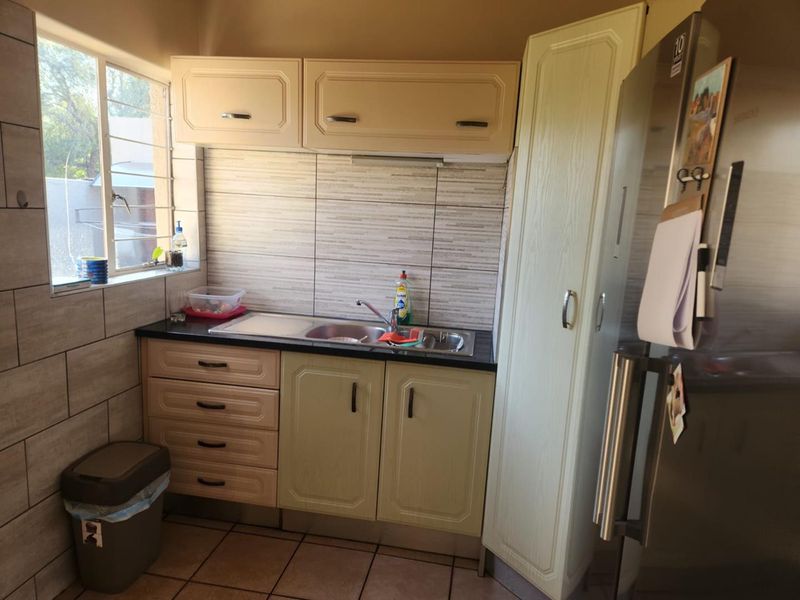Exceptional Family Home in Enclosed Area with a two Bedroom Flat - Photo 4