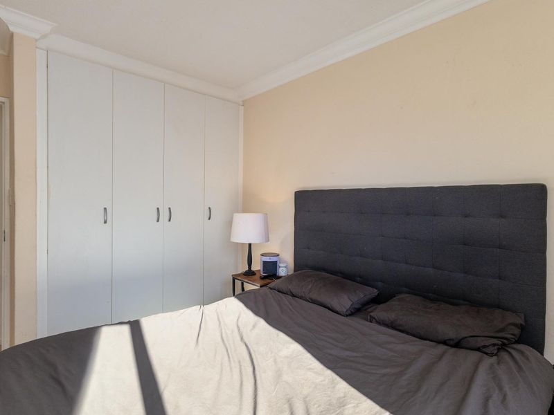 Bright, Modern Apartment with Scenic Lake Views - Photo 10