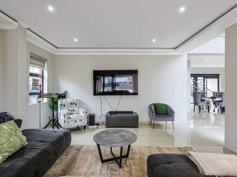 Luxury Family Living in The Hills Game Reserve Estate - Photo 10