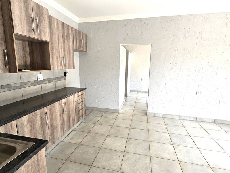 2 Bedroom Apartment in Retirement Estate - Photo 8