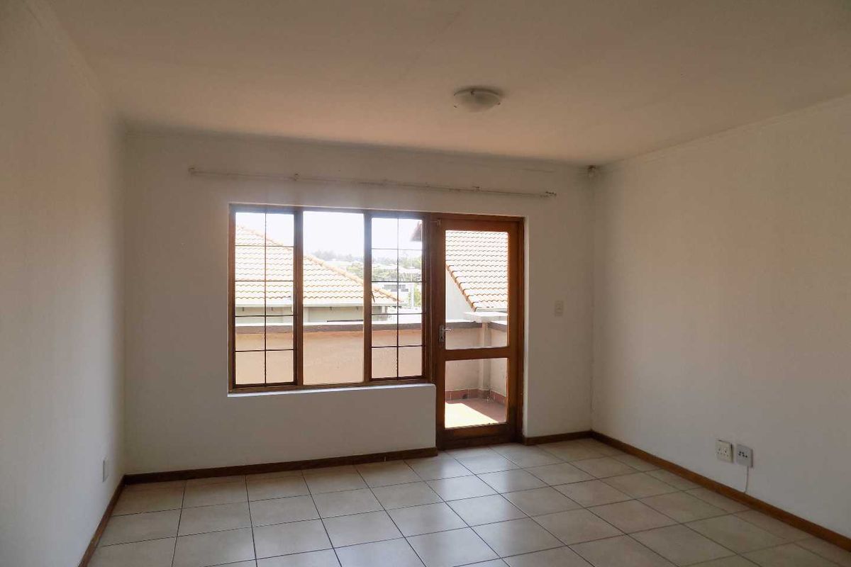 "Rivonia Gem: 2-Bedroom Apt for R699k!" - Photo 4