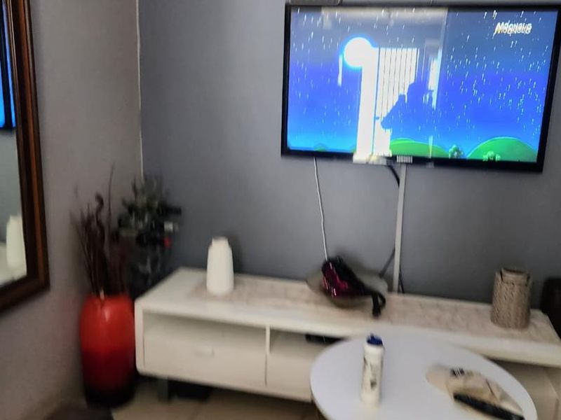 3 Bedroom house for sale in Phoenix, Milnerton - Photo 2