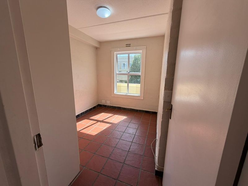 Unique 4 Bed 2 Bath Apartment open plan living area with kitchenette with 2 Secure Parkings allocated - Photo 9