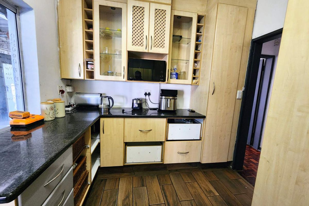 Spacious Family Home with Endless Potential - Photo 2