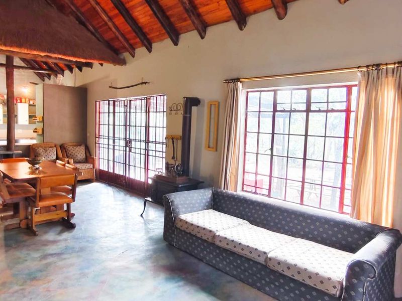 4 Bedroom Property Adjacent to Green Belt - Photo 7