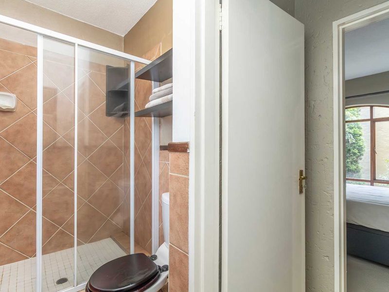 Charming 1-Bedroom Apartment in Popular Montserrat, Lonehill - Photo 9