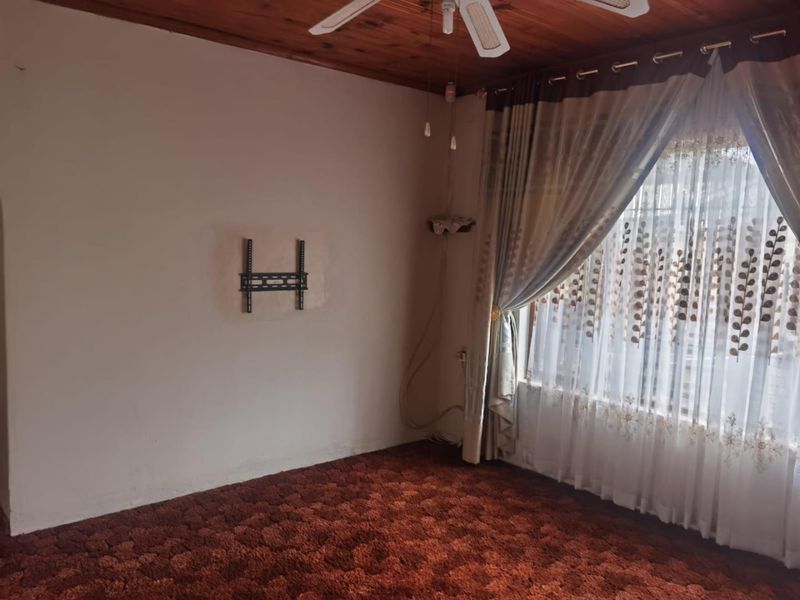 Your Dream Home Awaits! This Sunny 4-Bedroom Gem in Shallcross is Family and Pet-Friendly! - Photo 3