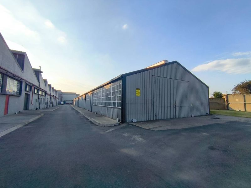 1,025m2 Warehouse To Let in Benoni - Photo 1